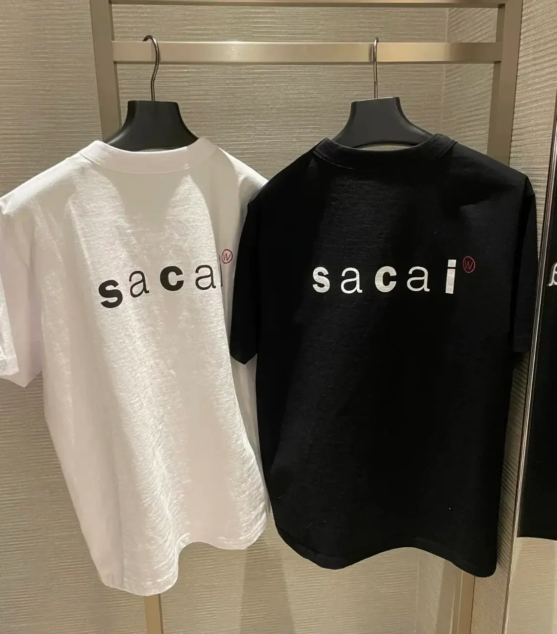 【預售】WTAPS x SACAI 25SS 聯名 素色簡約 後背字母logo 短袖T恤