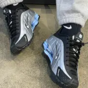 【預售】NK Shox R4 未來科技感慢跑鞋休閒鞋運動鞋 銀黑藍 HQ1988-004：圖片 3