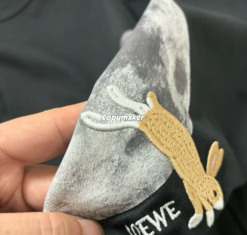 【現貨】【全套包裝】LOWE x Suna Fujita 25SS 聯名 兔子月兔滿月刺繡 短袖T恤 黑色