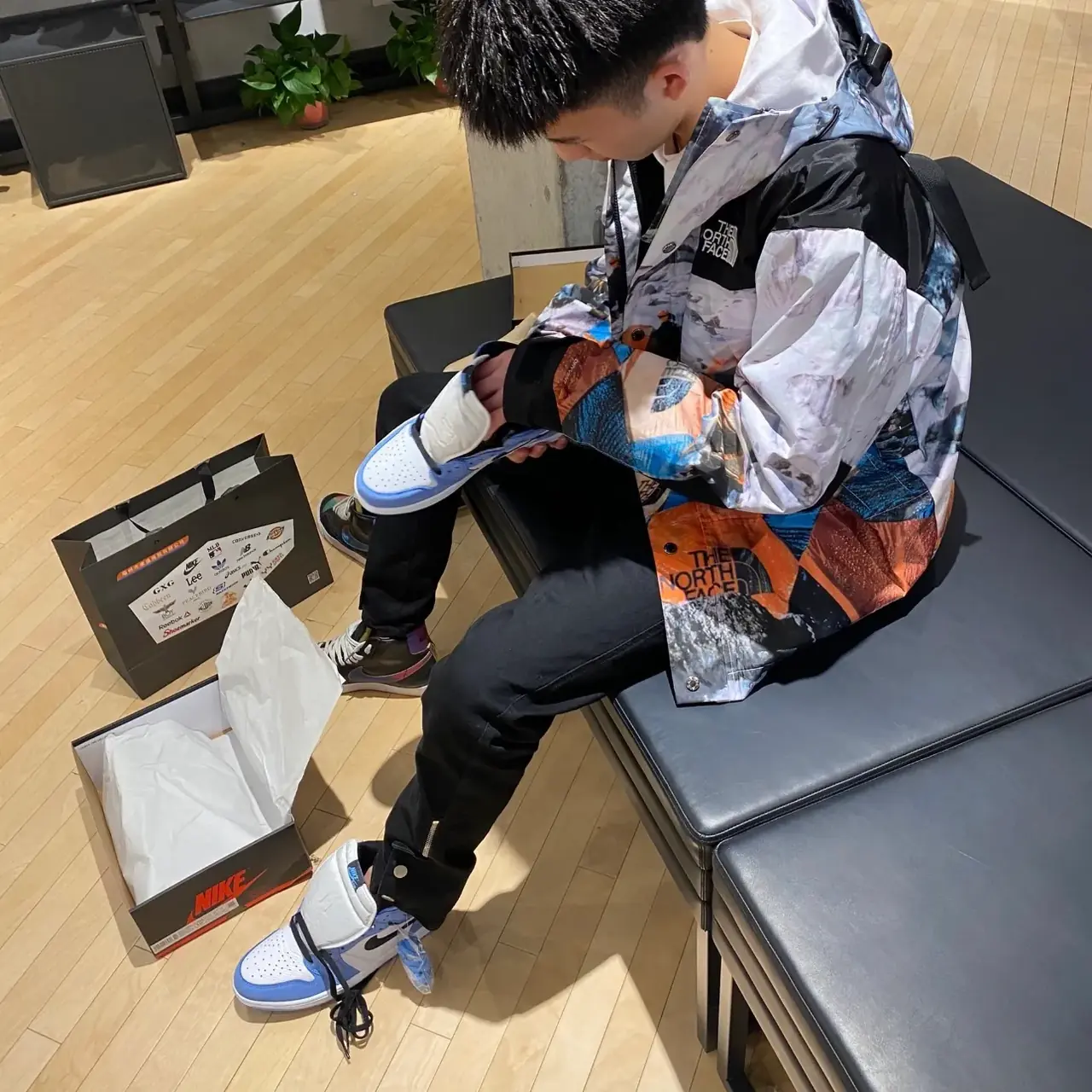 TNF x INVINCIBLE 19FW 聯名 Printed Mountain Jacket 雪山營地衝鋒衣 風衣外套