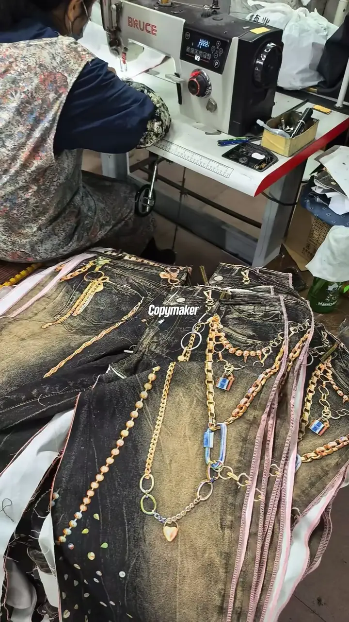 【現貨】【2026新年福利】Acne Studios 26SS 新年限定 黑金鍊條3D印花 牛仔褲工裝褲 1981M