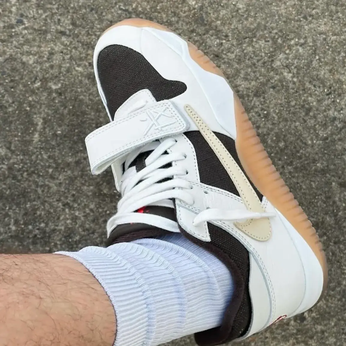 【預售】Travis Scott x Jordan Jumpman Jack TR 聯名 復古籃球鞋休閒鞋 FZ8117-100 倒鉤