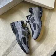 JJJJound x NB 2002R 聯名 炭灰色 慢跑鞋 休閒鞋 M2002RXZ：圖片 5
