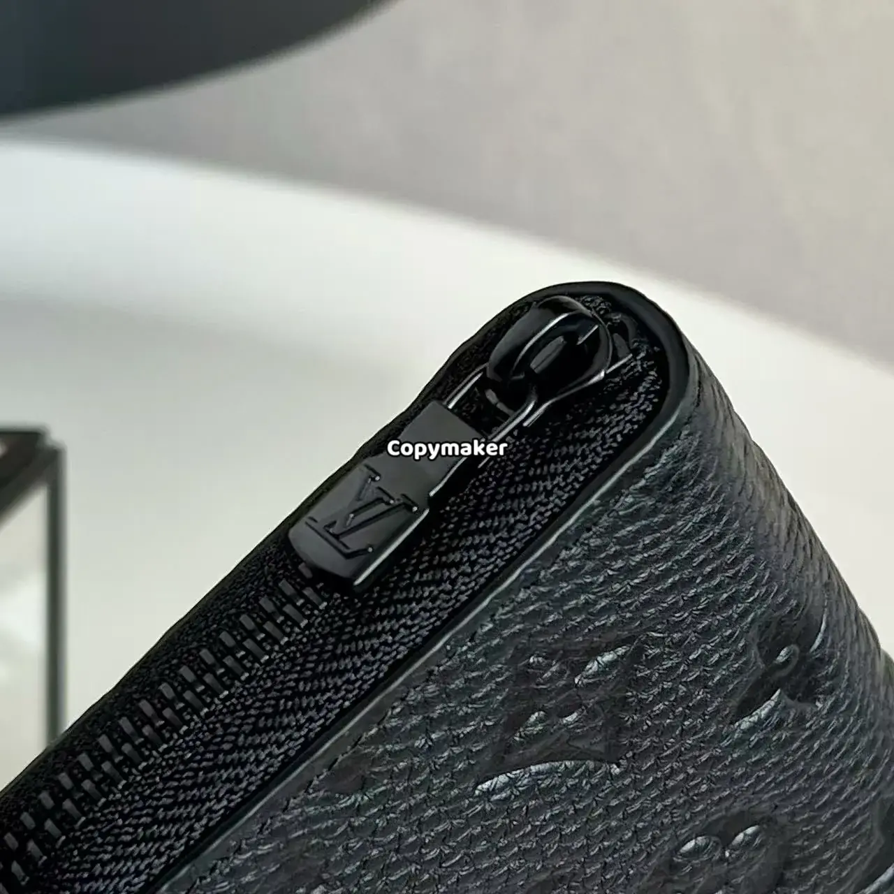 【現貨】1V Zippy 經典老花壓紋 滿版Logo 頭層牛皮 黑色 長夾皮夾錢包 M11721