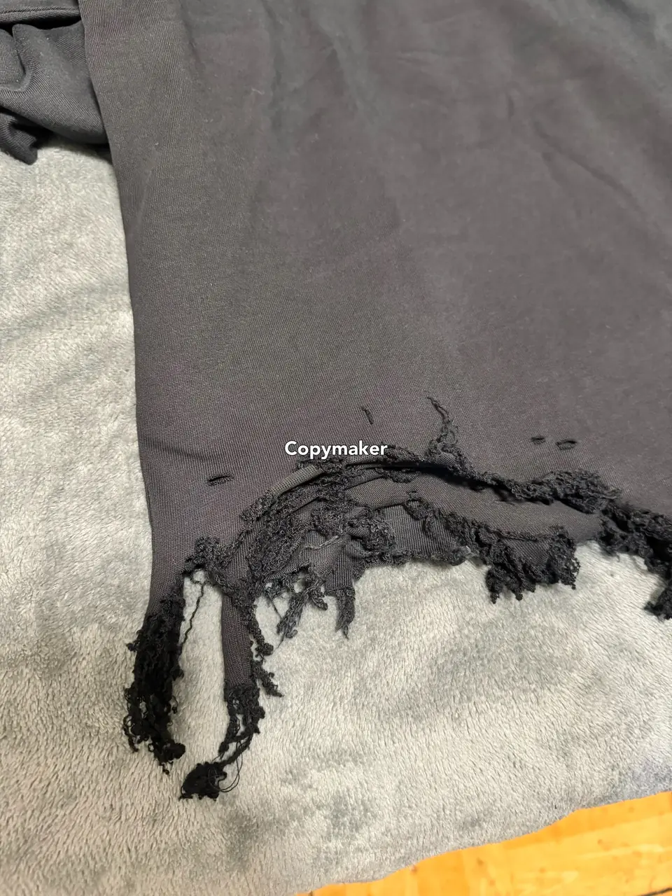 巴黎 BLC 24SS 水洗糜爛流蘇下擺破壞 雙環刺繡logo 短袖T恤 小領口BOXY短寬版型