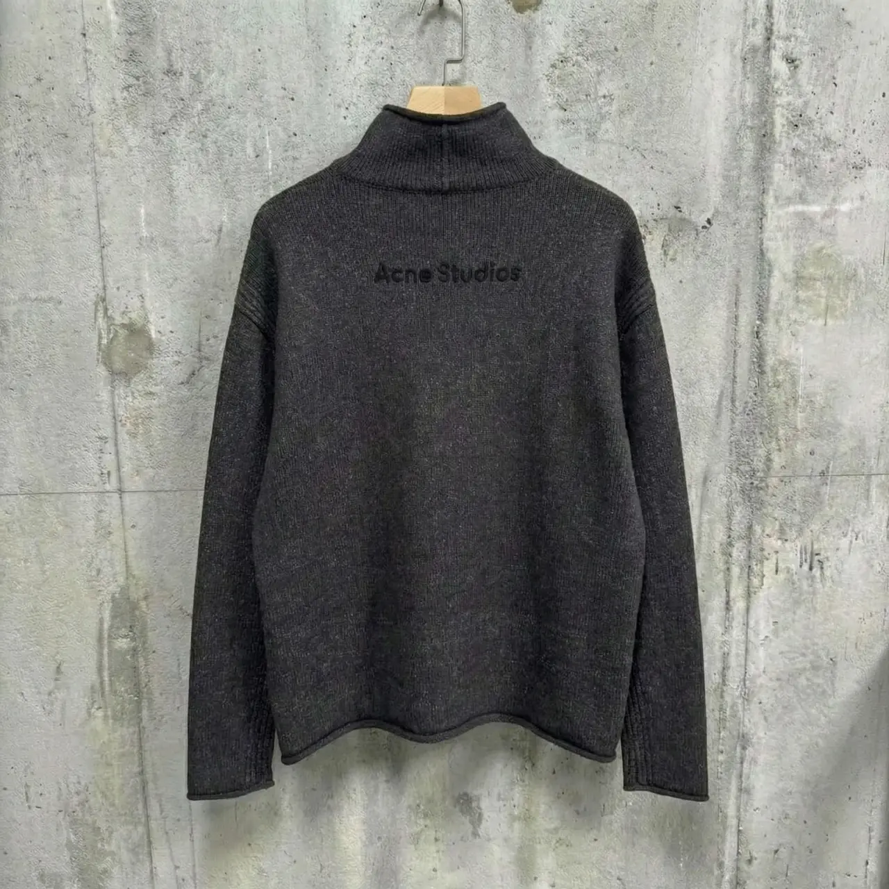 【預售】【2026新年福利】Acne Studios 25FW 羊毛混紡 後背字母logo 毛衣圓領衛衣大學T長袖