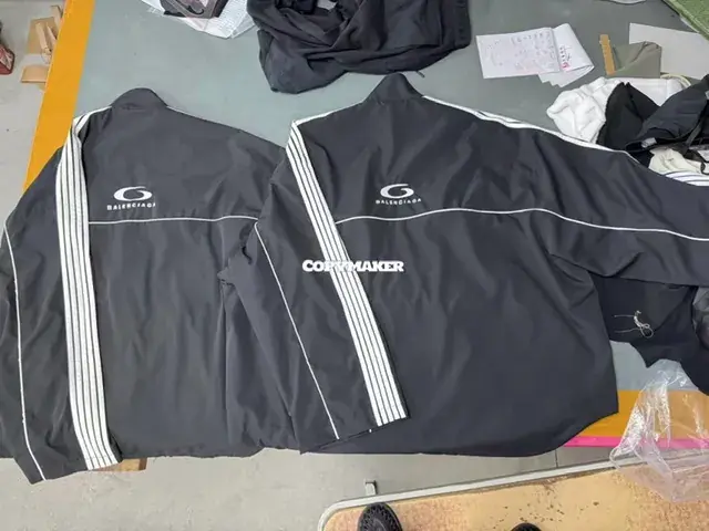 【預售】巴黎 BLC 25FW Tracksuit Loop 循環刺繡 單環 雙頭拉鍊衝鋒衣夾克外套風衣 寬鬆版型