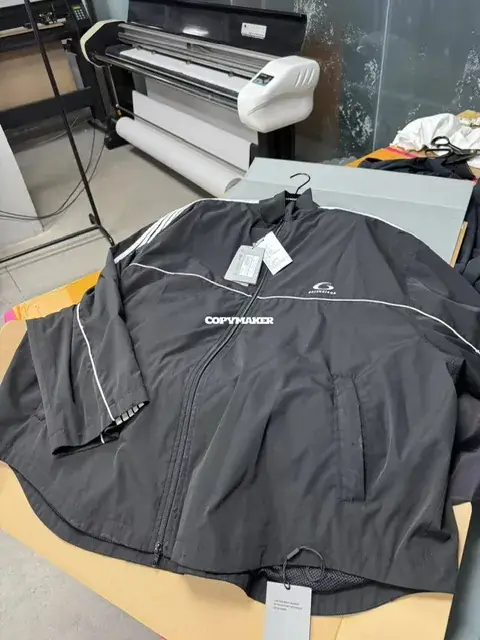 【預售】巴黎 BLC 25FW Tracksuit Loop 循環刺繡 單環 雙頭拉鍊衝鋒衣夾克外套風衣 寬鬆版型