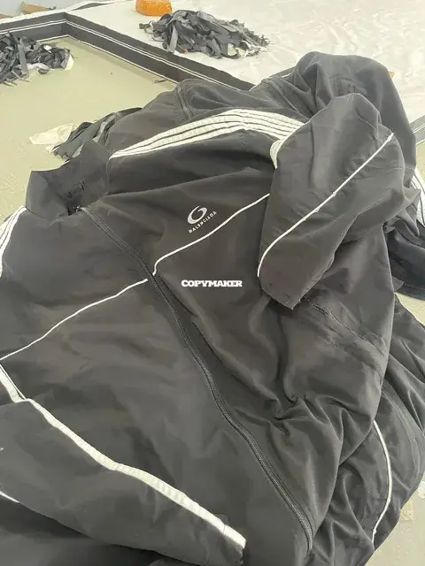 【預售】巴黎 BLC 25FW Tracksuit Loop 循環刺繡 單環 雙頭拉鍊衝鋒衣夾克外套風衣 寬鬆版型