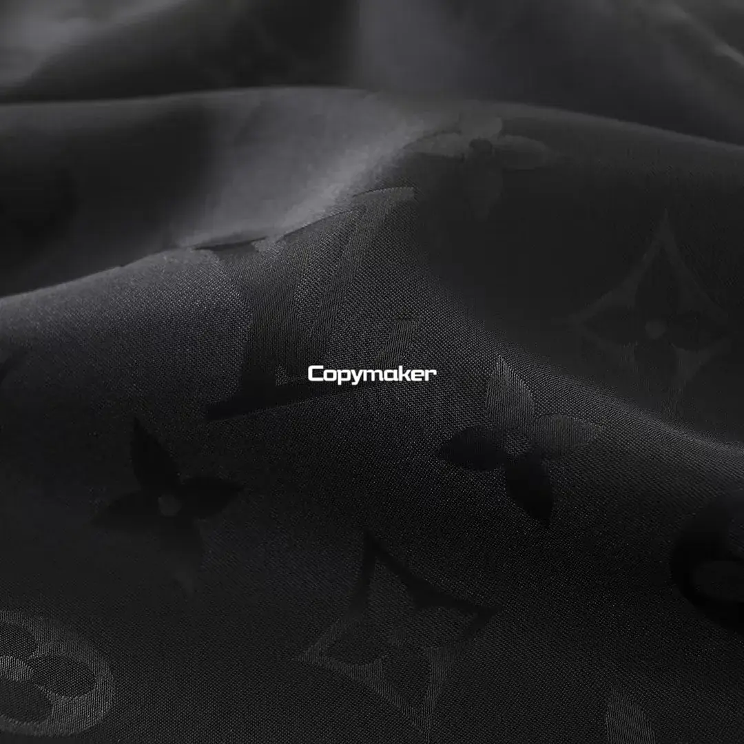 【現貨】1V 25SS 暗紋老花字母logo 滿版 暗黑 短褲休閒褲褲子 黑色