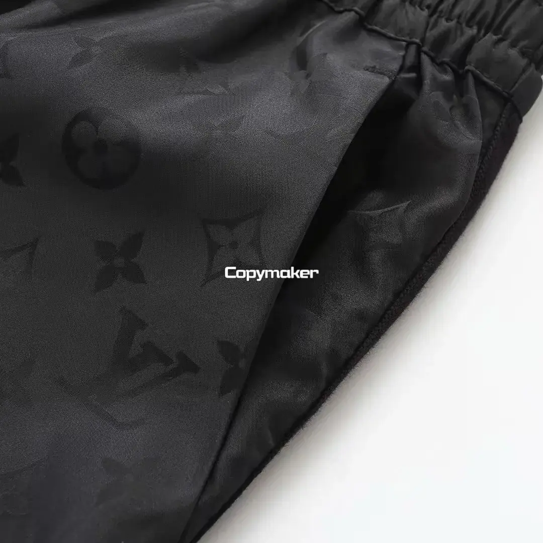 【現貨】1V 25SS 暗紋老花字母logo 滿版 暗黑 短褲休閒褲褲子 黑色