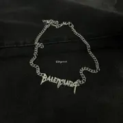 【現貨】巴黎 BLC 23FW Typo Metal Necklace 尖銳字母logo 項鍊吊墜 白銅 配包裝：圖片 7