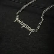 【現貨】巴黎 BLC 23FW Typo Metal Necklace 尖銳字母logo 項鍊吊墜 白銅 配包裝：圖片 8