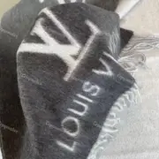 1V REYKJAVIK GRADIENT 雙色漸層老花 經典款 純羊毛 圍巾 披肩 三色：圖片 8