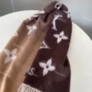 1V REYKJAVIK GRADIENT 雙色漸層老花 經典款 純羊毛 圍巾 披肩 三色：圖片 11