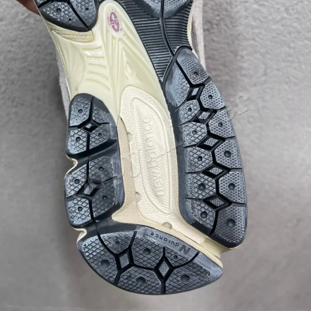 【預售】NB 2002R