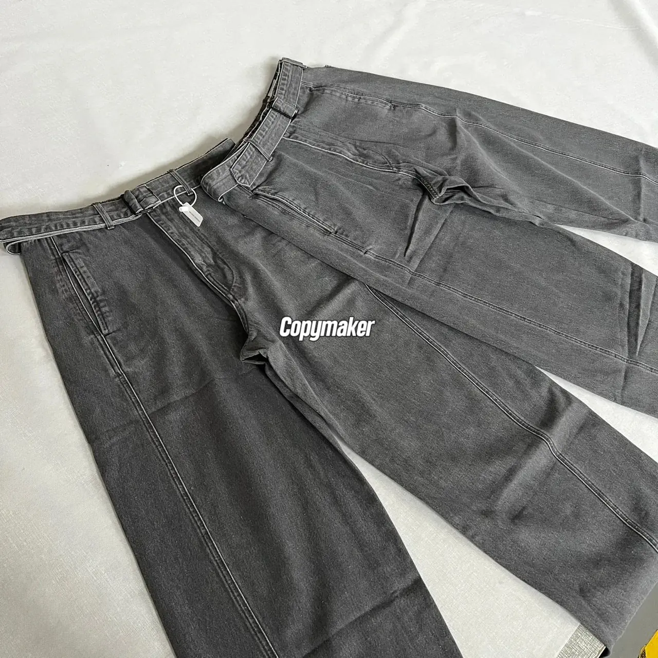【現貨】【過驗】【2026新年福利】LEMAIRE 25SS 水洗灰 彎刀牛仔褲工裝褲休閒褲 可調節腰帶