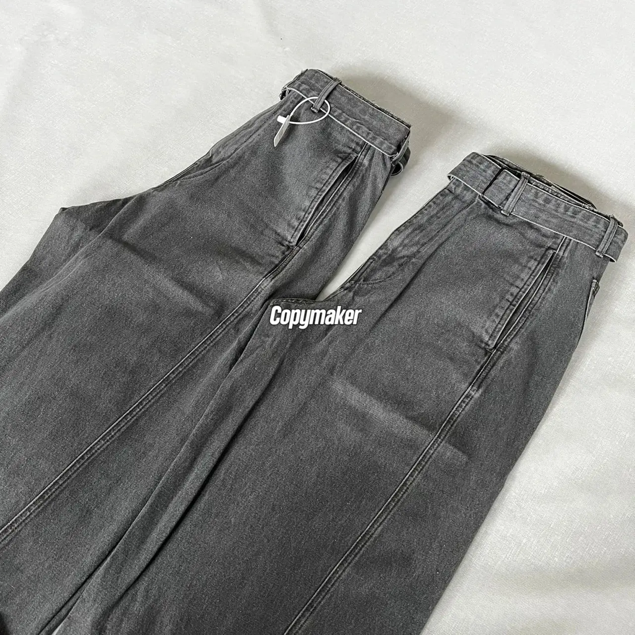 【現貨】【過驗】【2026新年福利】LEMAIRE 25SS 水洗灰 彎刀牛仔褲工裝褲休閒褲 可調節腰帶