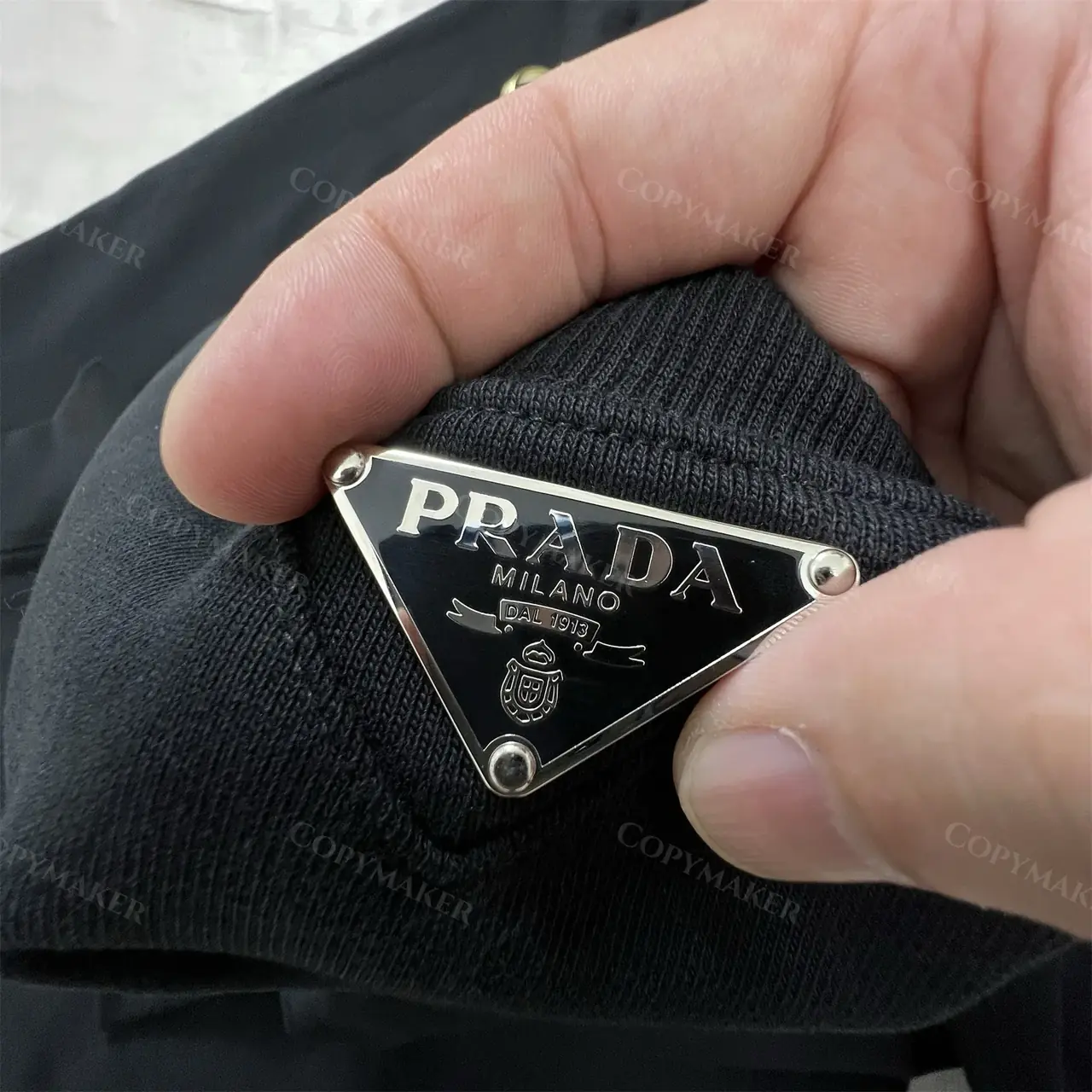 PRA 23FW 素色簡約 三角標小logo 鐵牌 大學T圓領衛衣長袖