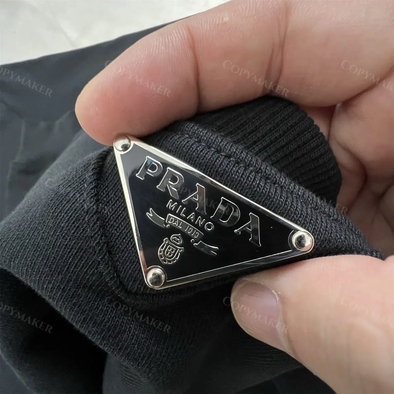 PRA 23FW 素色簡約 三角標小logo 鐵牌 大學T圓領衛衣長袖