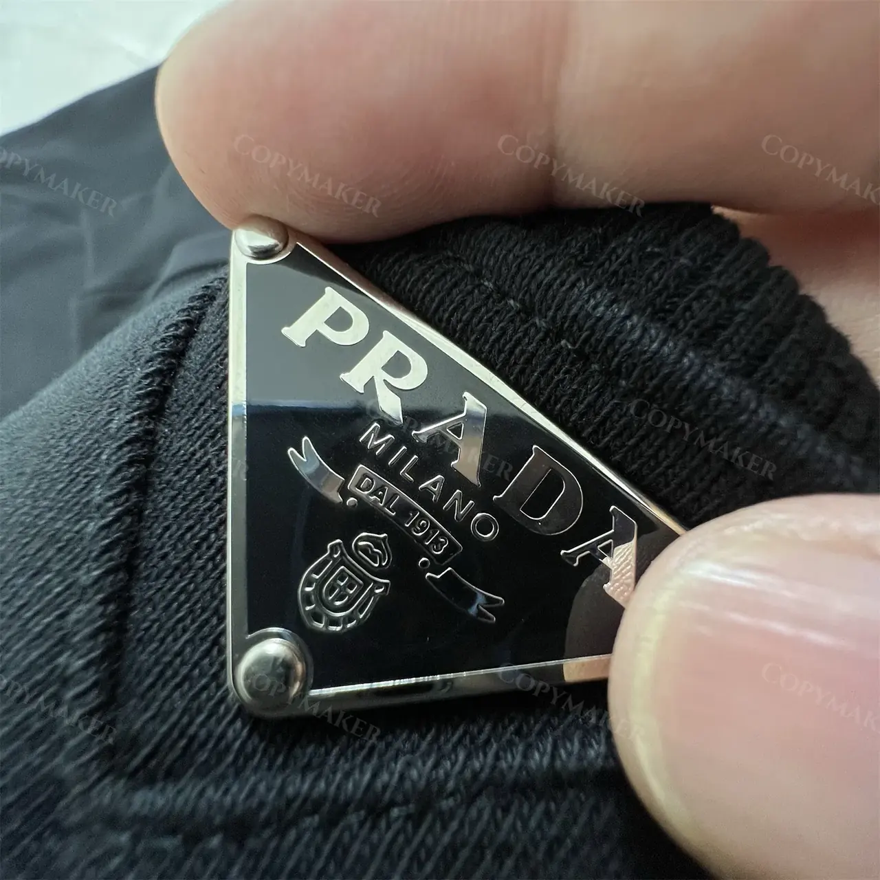 PRA 23FW 素色簡約 三角標小logo 鐵牌 大學T圓領衛衣長袖