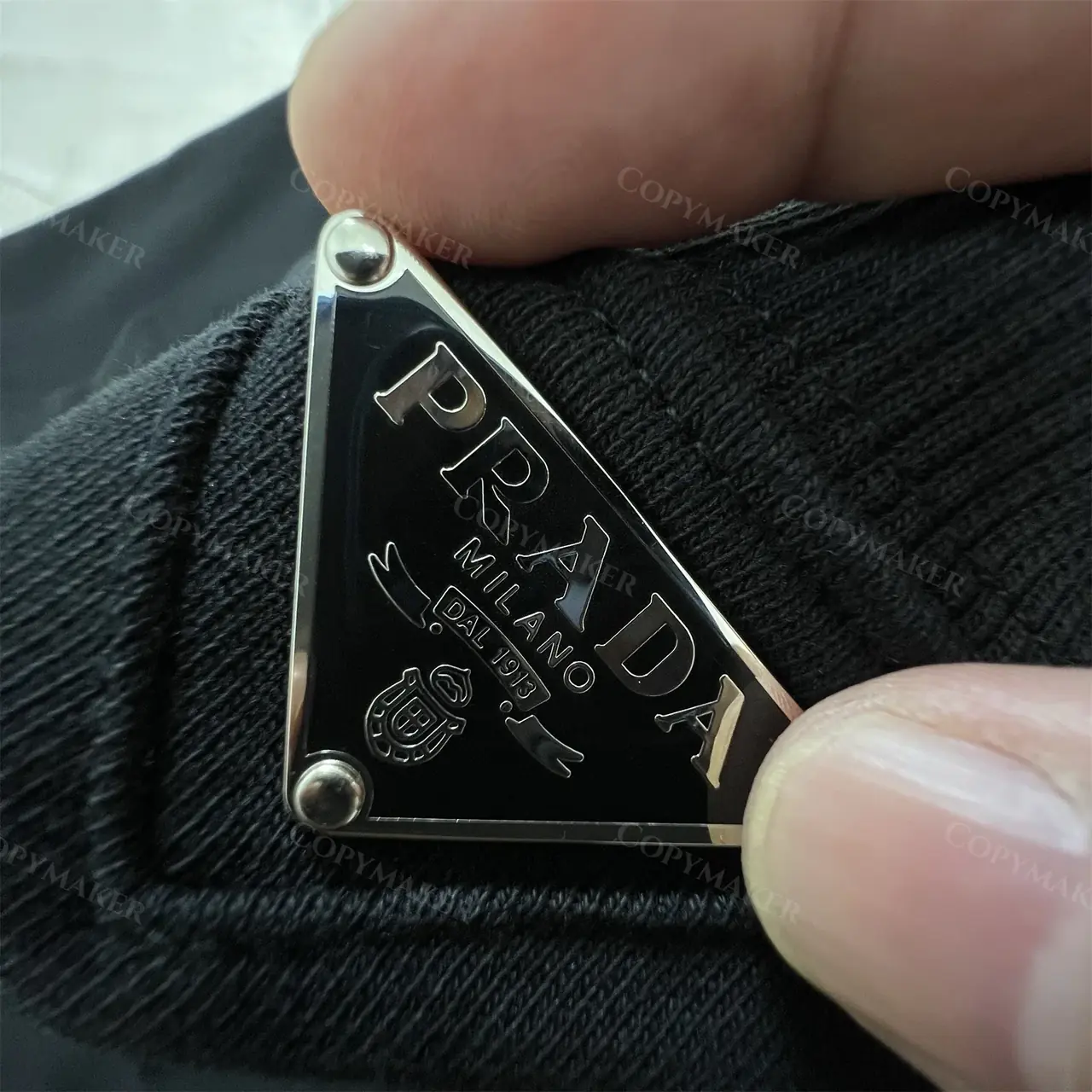 PRA 23FW 素色簡約 三角標小logo 鐵牌 大學T圓領衛衣長袖