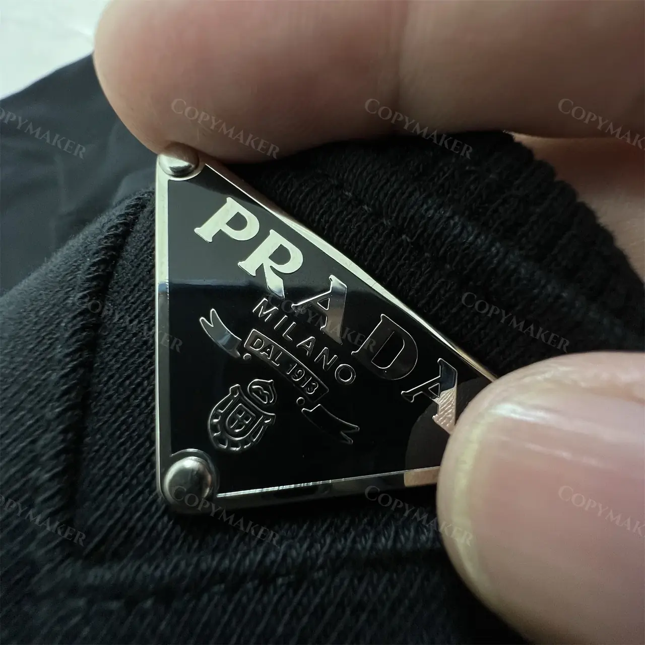 PRA 23FW 素色簡約 三角標小logo 鐵牌 大學T圓領衛衣長袖
