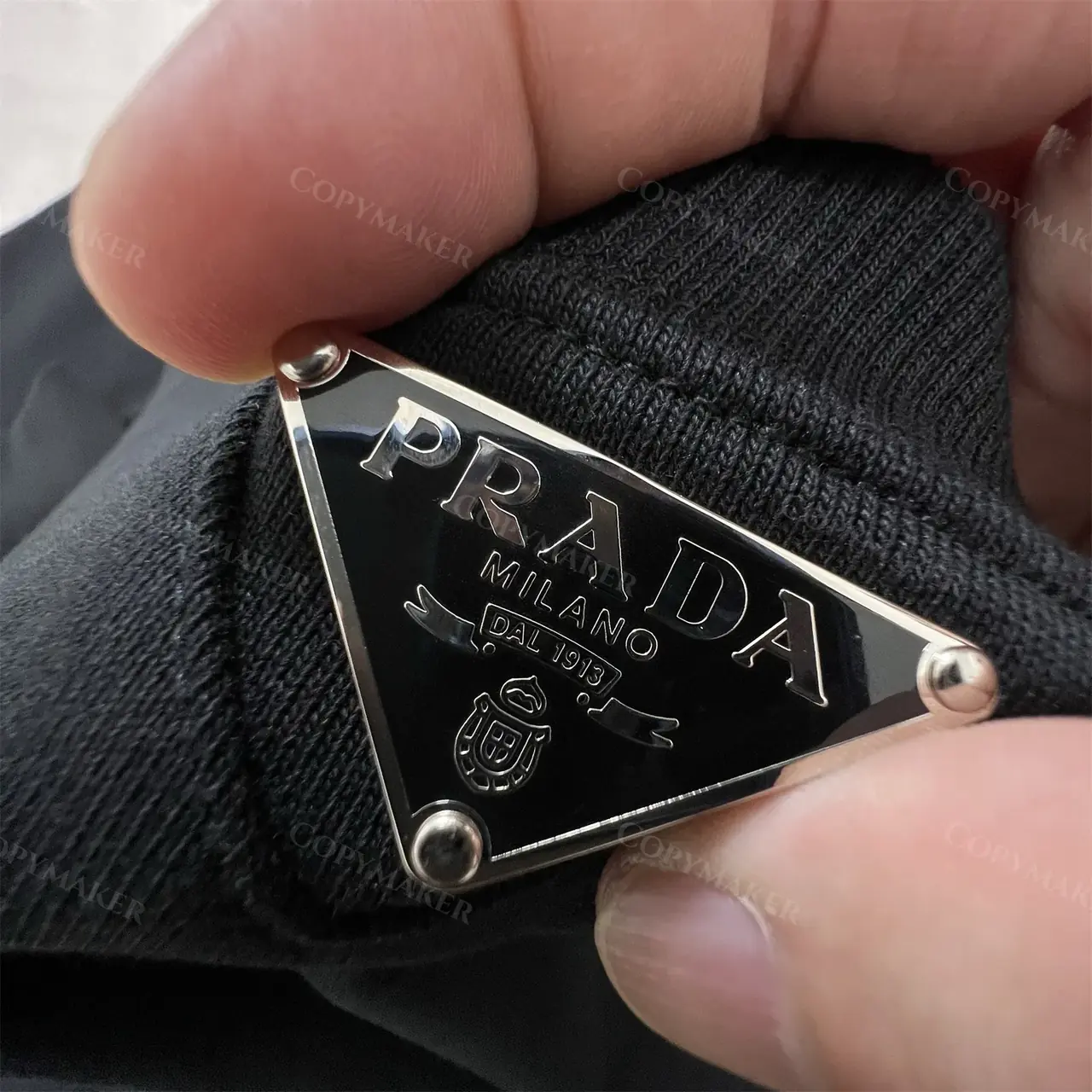 PRA 23FW 素色簡約 三角標小logo 鐵牌 大學T圓領衛衣長袖