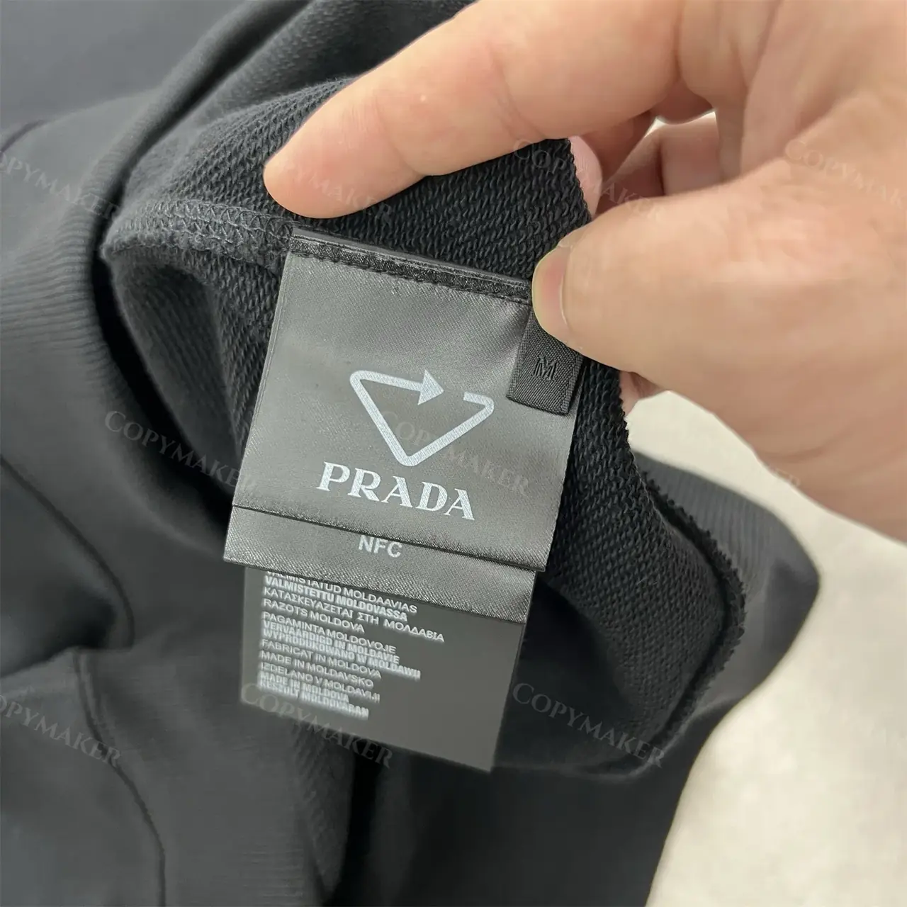 PRA 23FW 素色簡約 三角標小logo 鐵牌 大學T圓領衛衣長袖