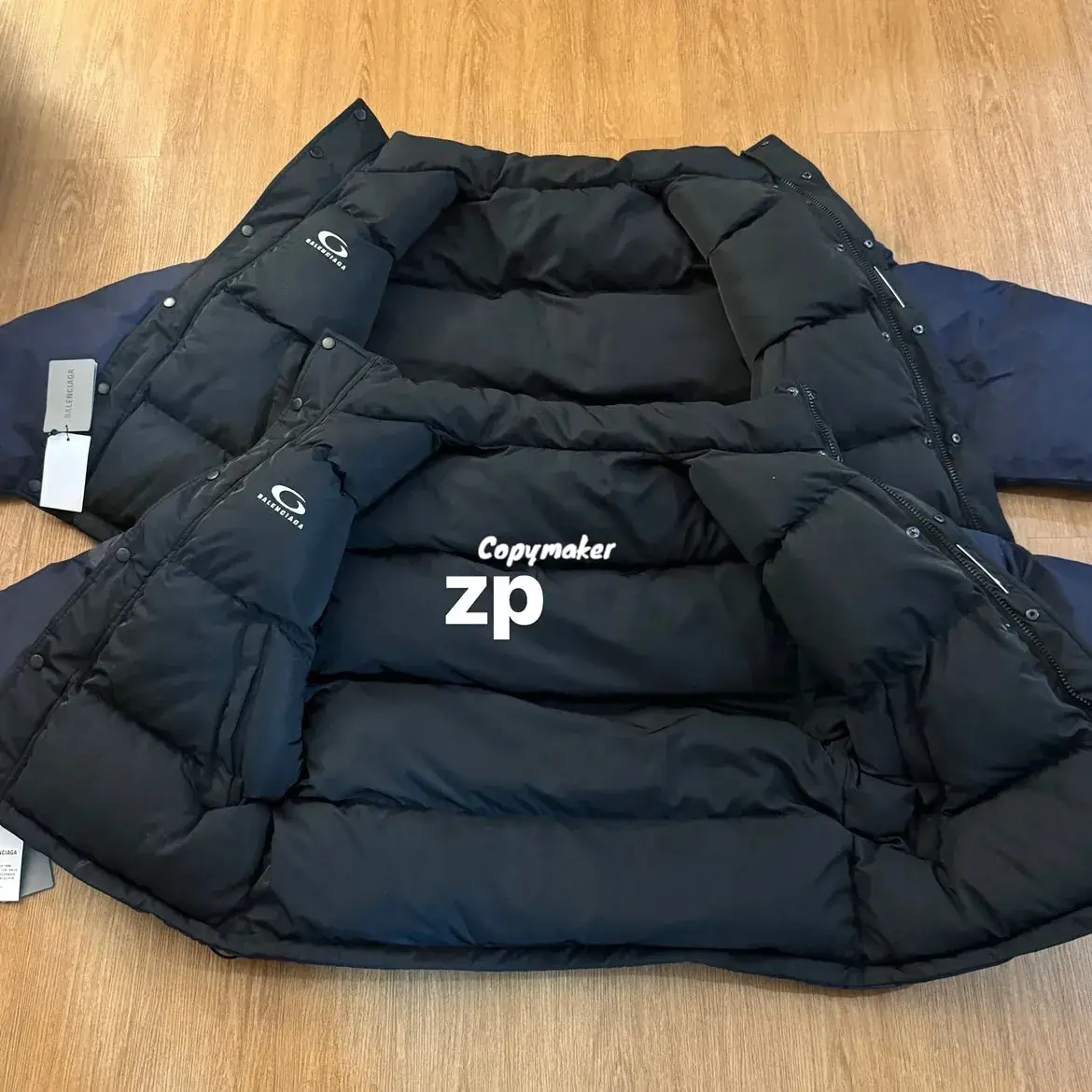 巴黎 BLC 24FW 雙面穿 刺繡小logo 別針 類羽絨棉服夾克外套 黑色/深藍色