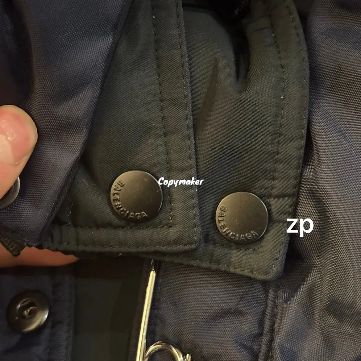 巴黎 BLC 24FW 雙面穿 刺繡小logo 別針 類羽絨棉服夾克外套 黑色/深藍色
