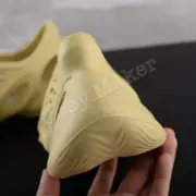 【現貨】YEEZY Foam Runner "Sulfur" 米黃 硫黃 洞洞鞋 洞洞拖 拖鞋 YZY GV6775：圖片 8