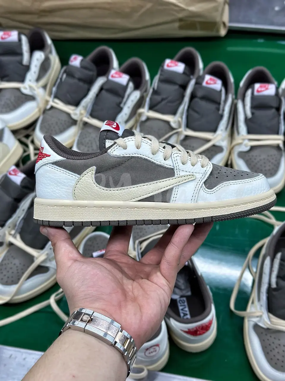 【預售】Travis Scott x AJ1 Low OG “Reverse Mocha” 聯名 反轉摩卡 白棕 倒鉤 童鞋 中童 AJ1