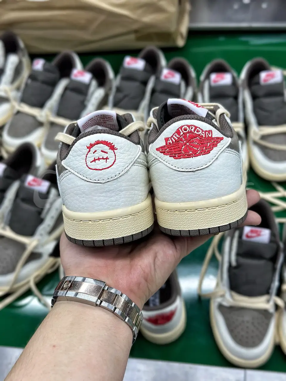 【預售】Travis Scott x AJ1 Low OG “Reverse Mocha” 聯名 反轉摩卡 白棕 倒鉤 童鞋 中童 AJ1