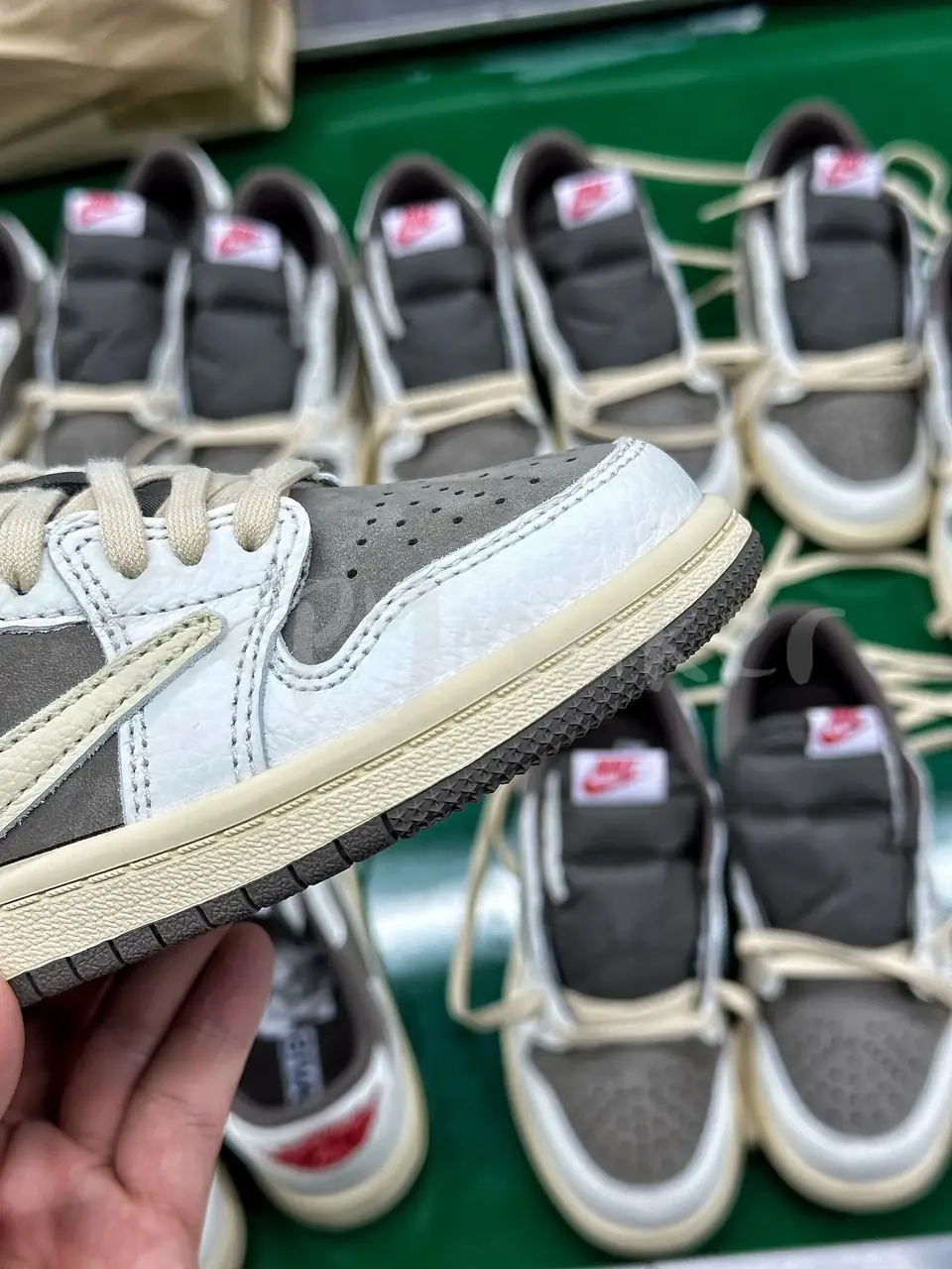 【預售】Travis Scott x AJ1 Low OG “Reverse Mocha” 聯名 反轉摩卡 白棕 倒鉤 童鞋 中童 AJ1