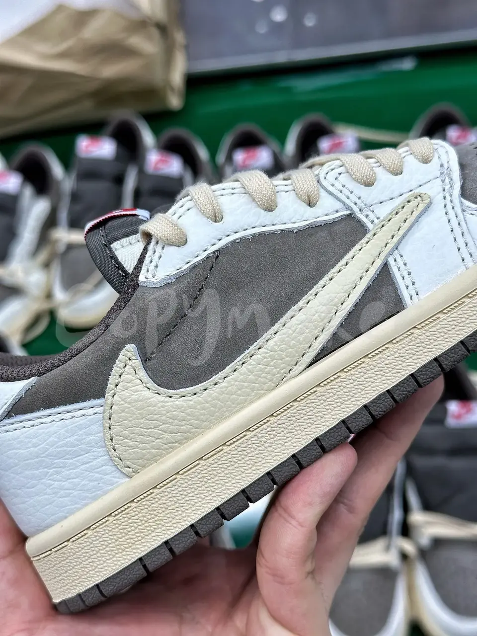 【預售】Travis Scott x AJ1 Low OG “Reverse Mocha” 聯名 反轉摩卡 白棕 倒鉤 童鞋 中童 AJ1