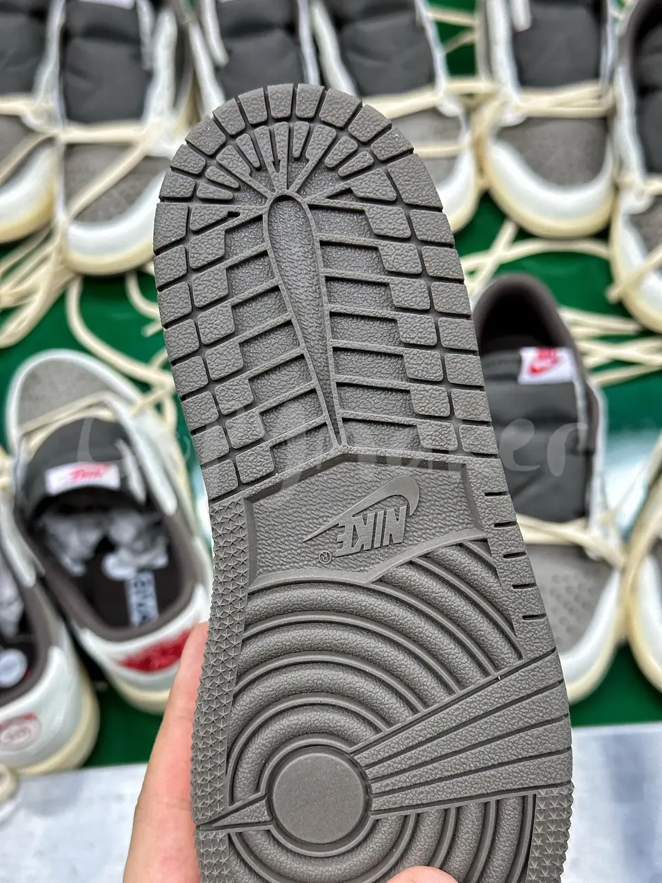 【預售】Travis Scott x AJ1 Low OG “Reverse Mocha” 聯名 反轉摩卡 白棕 倒鉤 童鞋 中童 AJ1