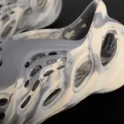 【現貨】YEEZY Foam Runner "MXT Moon Grey" 迷彩 洞洞鞋 洞洞拖 拖鞋 YZY GV7904：圖片 7