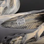【現貨】YEEZY Foam Runner "MXT Moon Grey" 迷彩 洞洞鞋 洞洞拖 拖鞋 YZY GV7904：圖片 9