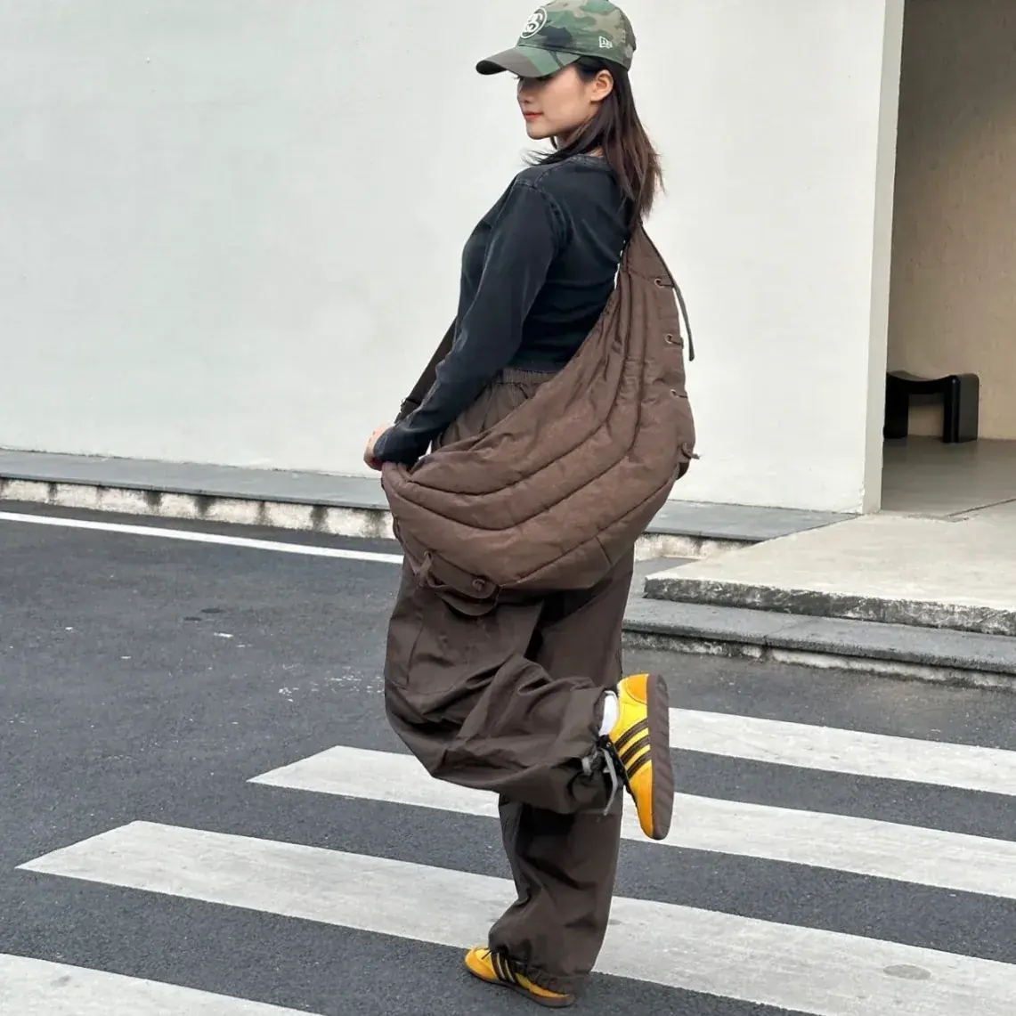 【現貨】LEMAIRE Soft Game Crossbody Bag 尼龍 牛角包流浪包可頌包側背包斜背包 大號