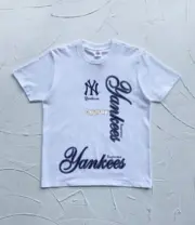 【預售】Sup x MLB FW25 WEEK17 Team Tee NY 草寫字母後背圖像短袖T恤 黑/白：圖片 6