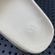 【現貨】YEEZY Slide “Bone” FW6345 kanye west YZY 拖鞋 鞋子 休閒拖 踩屎感 骨白：圖片 11