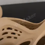 【現貨】YEEZY Foam Runner "Ochre" 灰棕 鼠尾草 洞洞鞋 洞洞拖 拖鞋 YZY GW3354：圖片 9
