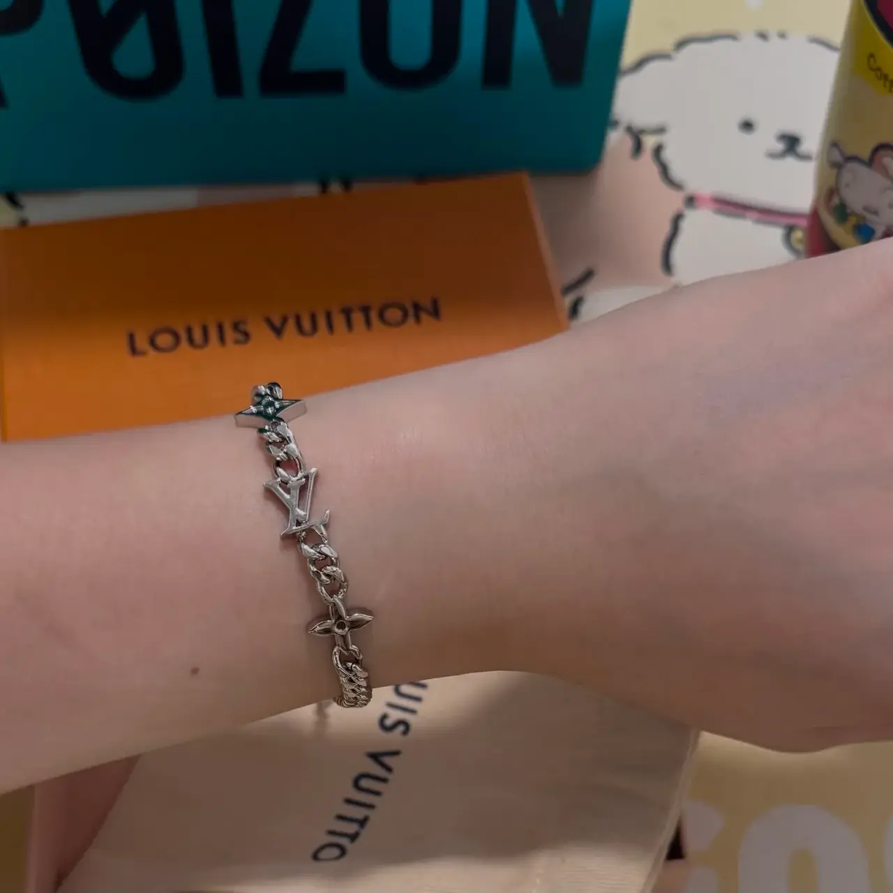 【現貨】【過驗】1V 23FW Instinct Bracelet 銀色 字母花卉 古巴手鍊手環 經典款
