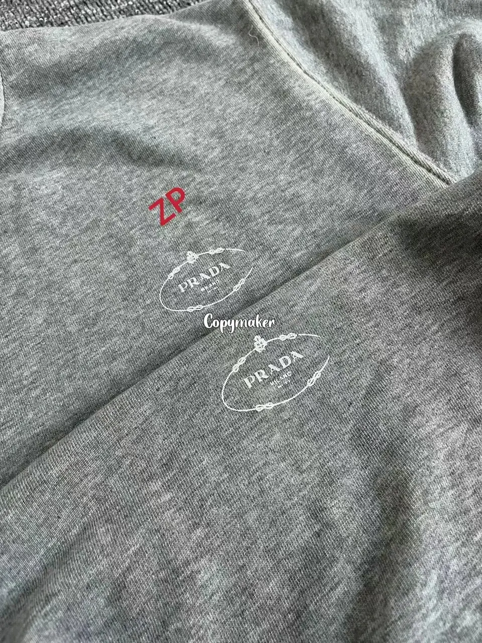 【預售】【福利回饋】PRA 24FW 仿舊水洗印花 後背三角標貼布 衛衣大學T長袖 灰色
