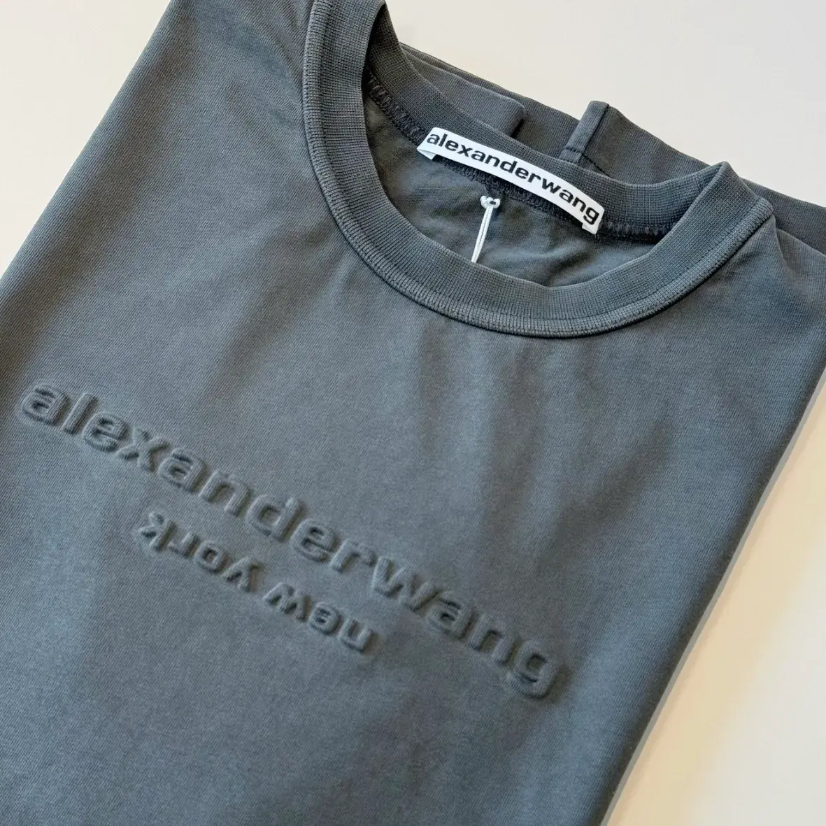 【預售】Alexander Wang 25SS 壓紋字母logo 水洗做舊短袖T恤 黑灰色