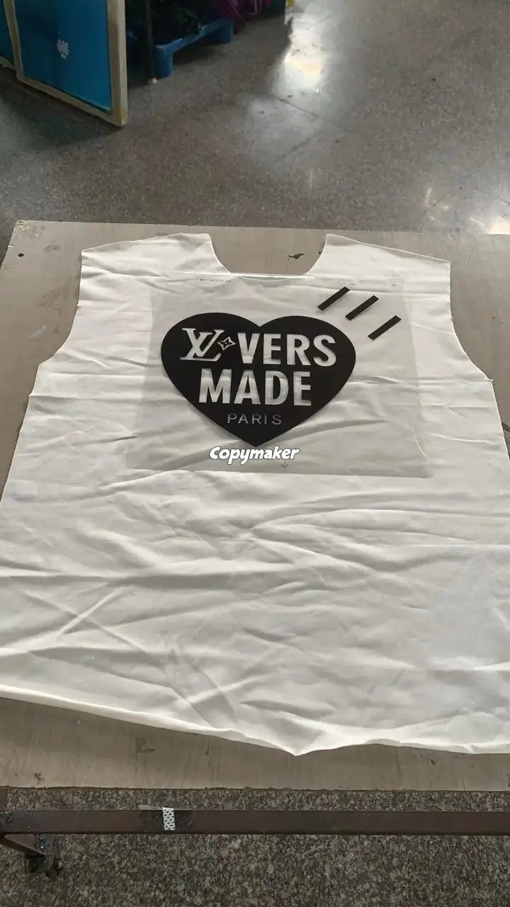 【預售】1V 25SS Nigo 時尚週秀款 員工限定 正面愛心字母 背面小logo 短袖T恤