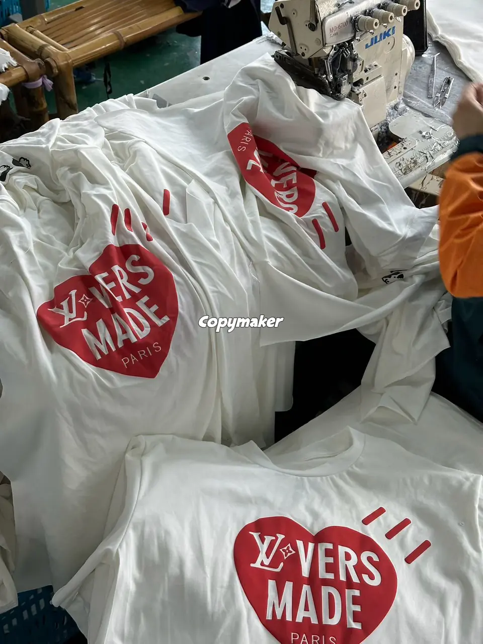 【預售】1V 25SS Nigo 時尚週秀款 員工限定 正面愛心字母 背面小logo 短袖T恤