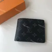 1V 經典老花 滿版Logo 黑色 皮夾短夾錢包：圖片 5