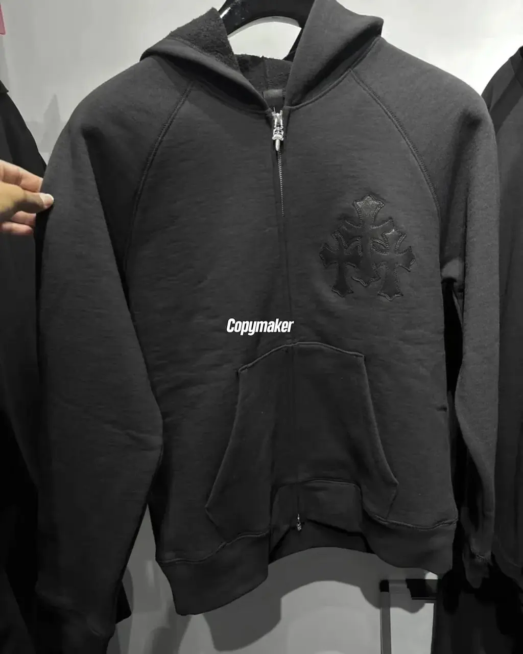 【現貨】Chrome Hearts 經典款 三十字架皮標 後背梵文金屬銘牌 拉鍊衛衣夾克連帽外套 黑色